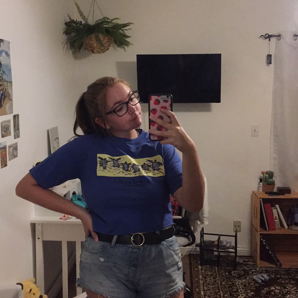Vintage El Salvador cropped t-shirt.